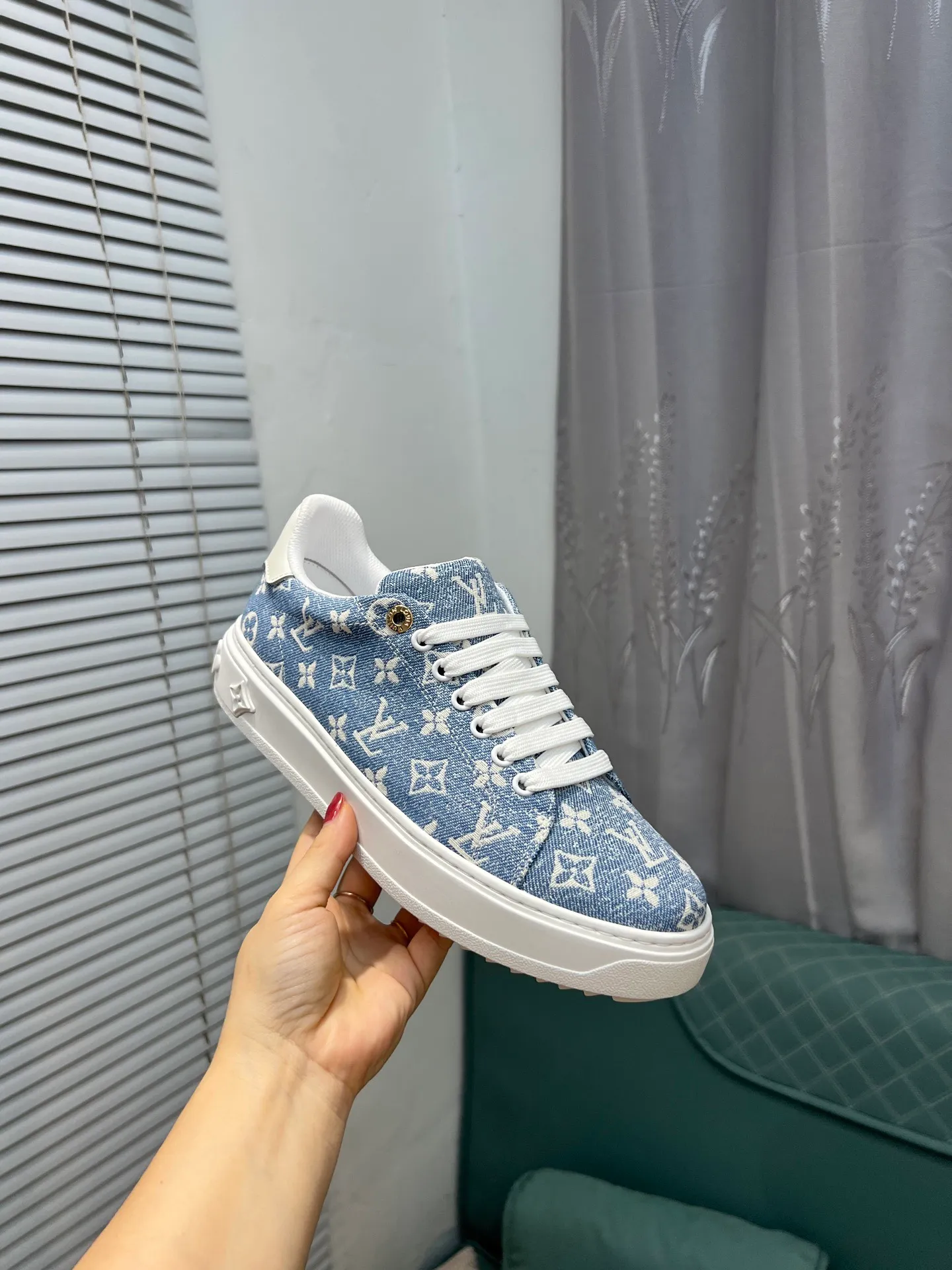 Men's Men's Shoes 💰540 LV Louis Vuitton. The latest fashionable casual shoes are popular in physical stores. The new spring and summer comfortable imported custom patent leather plus cowhide, cowhide mesh, and unique jacquard fabric element design. With sheepskin lining, Lv original base, [sun][sun] high-end packaging and high quality💪Details determine quality, welcome to compare🇮🇹Code number 38-44, 45 can be customized